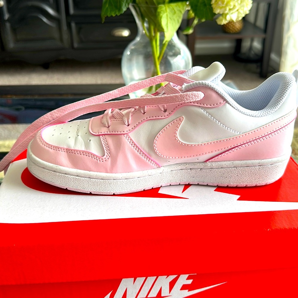 EUC Nike pink and white shoes
